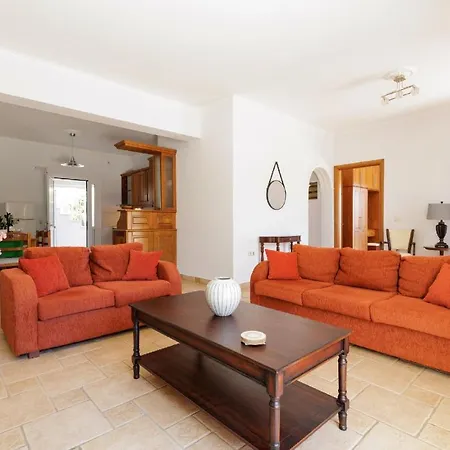 Stunning Recently Renovated In Quiet Bg-private State شقة فالس